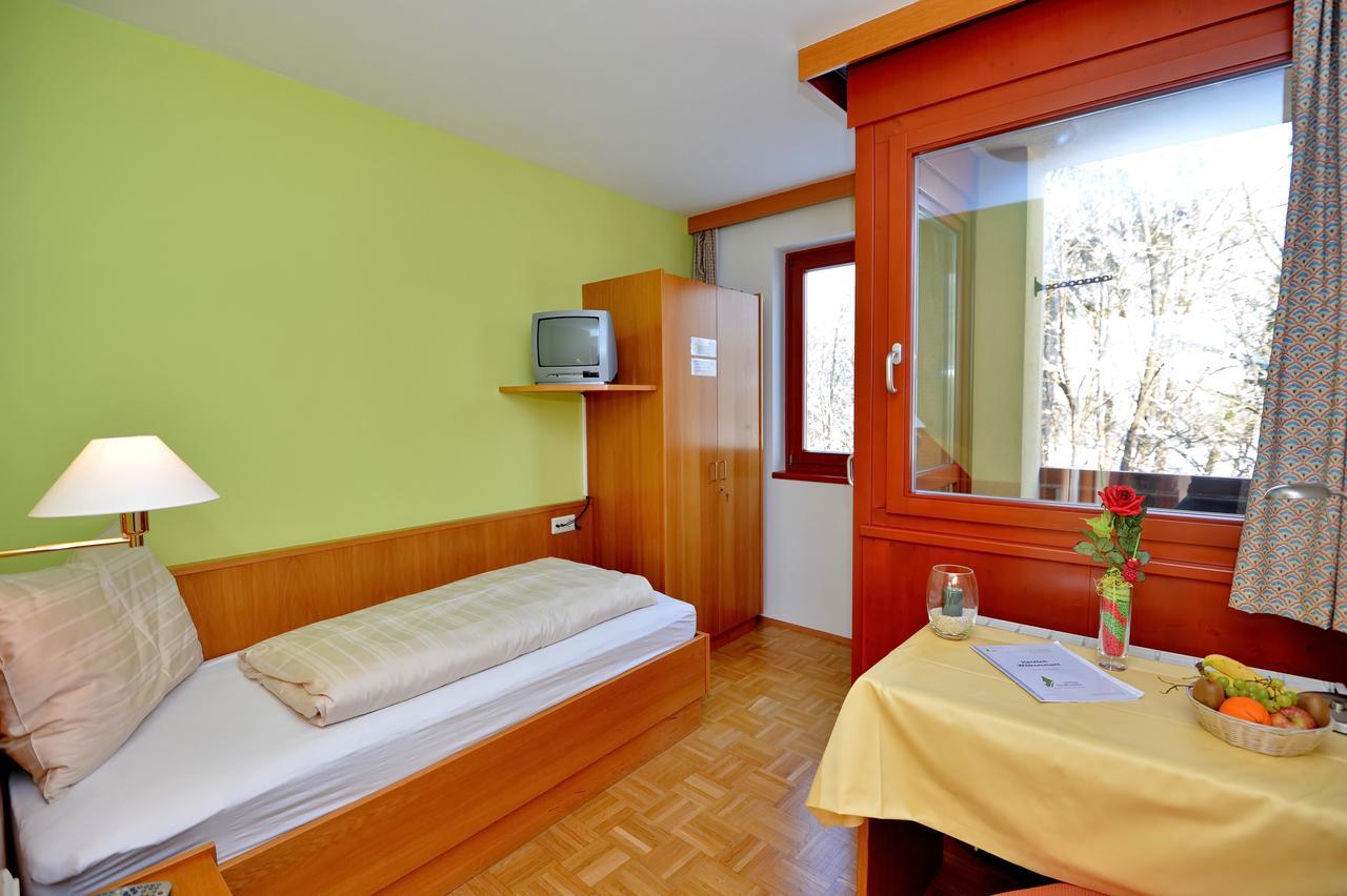 Bildungshaus Schloss Krastowitz Hotel Klagenfurt am Woerthersee Esterno foto